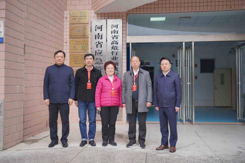 深化實踐教學(xué)改革 共筑卓越育人平臺——華東理工大學(xué)樂清華教授蒞臨指導(dǎo)工作